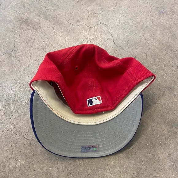 vintage philles fitted hat size 7 good overall condition - Picture 3 of 4